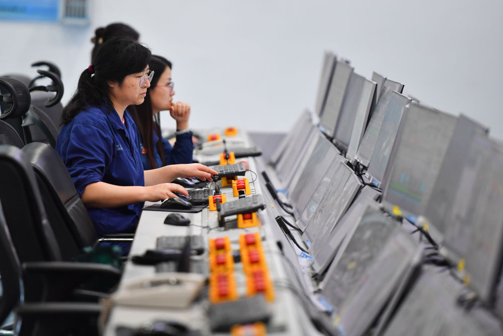 新时代中国调研行之看区域·中部篇丨“北斗+5G”：这里的生产“静悄悄”(图1)