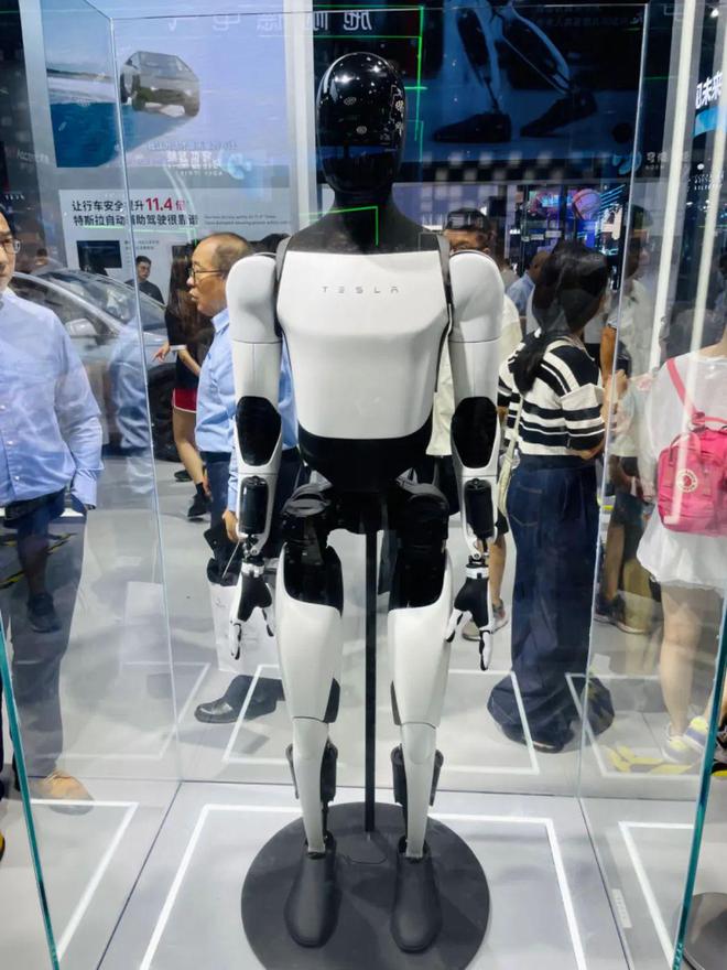 WAIC2024：被颠覆的远不止大模型｜AI百业共生(图11)