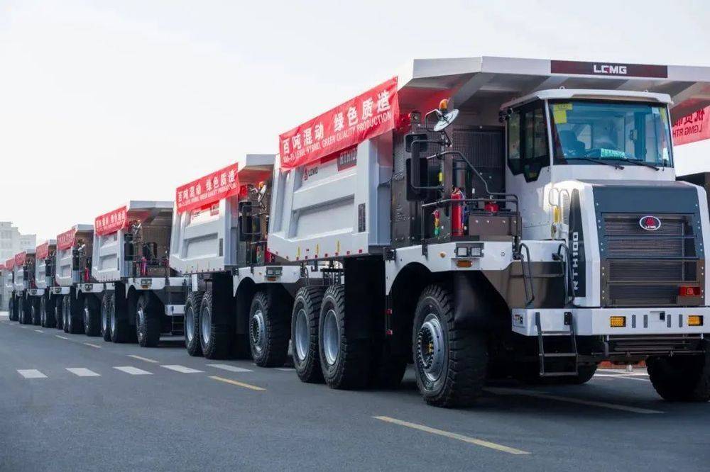 临工重机30台混动矿车RTH100批量发车“出海”！(图1)