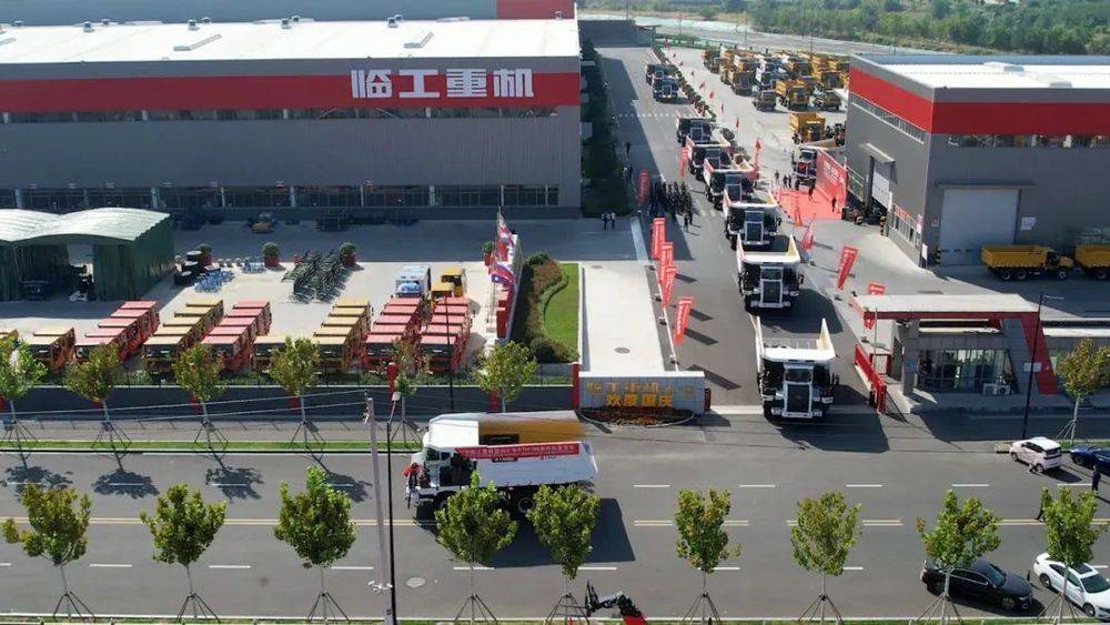 临工重机30台混动矿车RTH100批量发车“出海”！(图2)