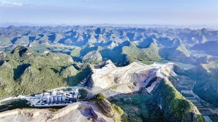 “电动巨兽”自主穿梭“马脚山”无人驾驶纯电动矿车助推广西矿山智能化高质量发展(图1)