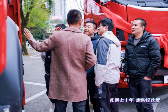 轻松应对重载运输需求H54x2极限自卸首次亮相(图3)