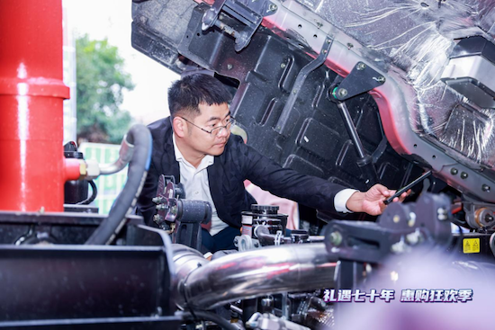 轻松应对重载运输需求H54x2极限自卸首次亮相(图4)