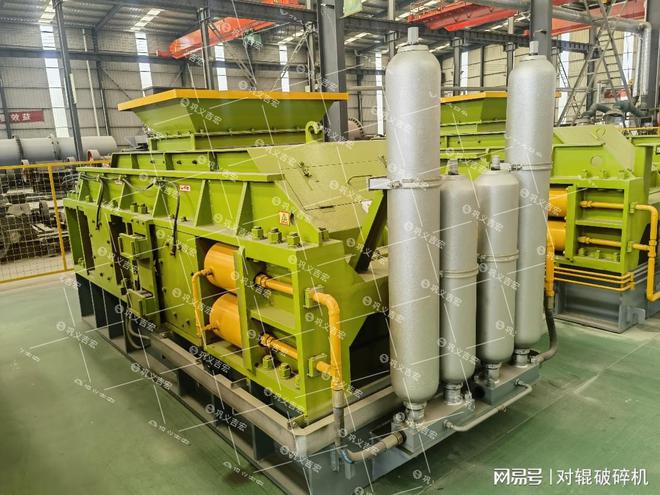 石英砂对辊制砂机进料5毫米出料1毫米成品率高！