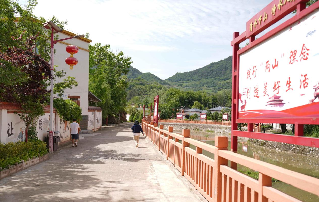 甘肃成县：乡村公路催生乡村蝶变(图3)