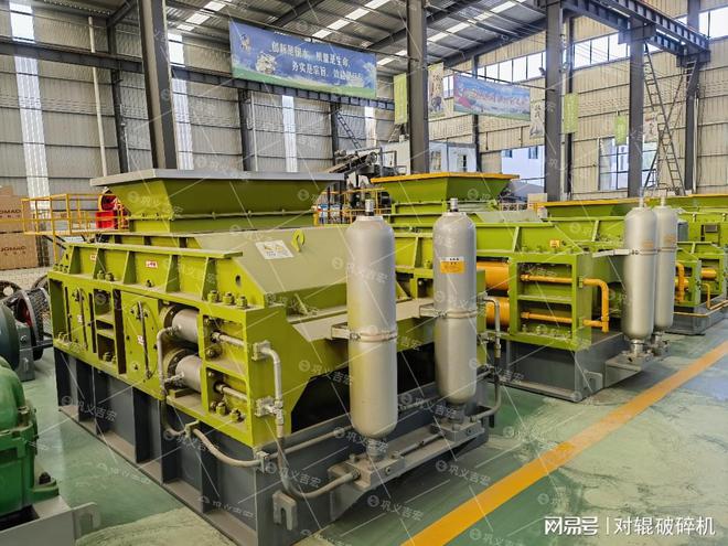 大型河卵石全液压对辊制砂机：建筑行业的得力助手