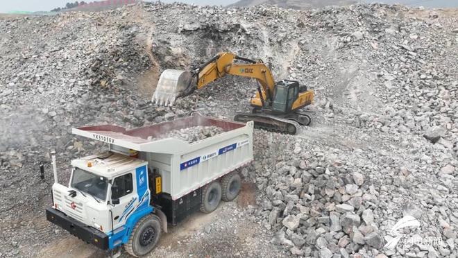 “先行区挑大梁——2024央媒泰安行”丨无人驾驶矿车、遥控挖掘机……这座矿山智慧指数MAX(图4)