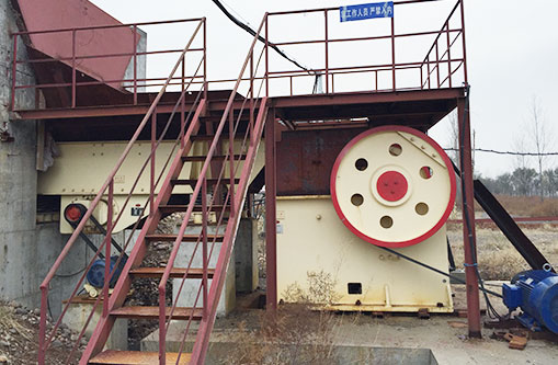 将石头制成砂子与石子必不可少的就是破碎机(图3)