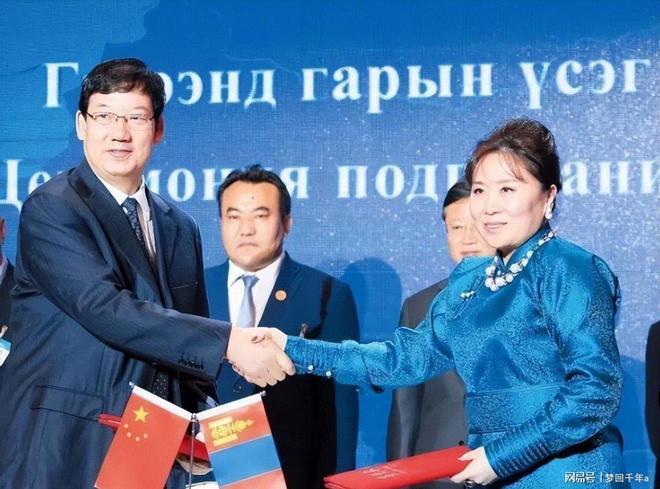 拿了中国几十亿投资就翻脸资源全卖给美国如今求助我们该帮么(图9)