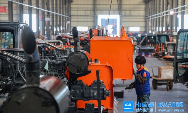 威海挖掘机开年斩获2亿元非洲订单丨开局“十五五”奋斗正当时·一线报道
