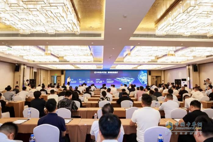 布局全场景提效矿区运输宇通重卡行业首款矿区专用纯电动自卸车发布！(图1)