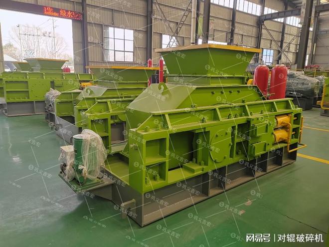 老砂场改造不用大投入液压对辊制砂机经济实用(图2)