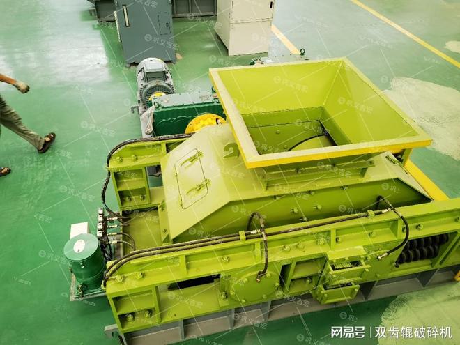 花岗岩制砂就用对辊制砂机(图1)