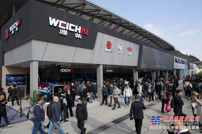 惊艳上海滩：中国首款120-400吨级电传动矿卡动力潍柴新品全球首发(图4)